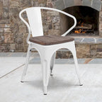 Chaise en métal avec assise et accoudoirs en bois