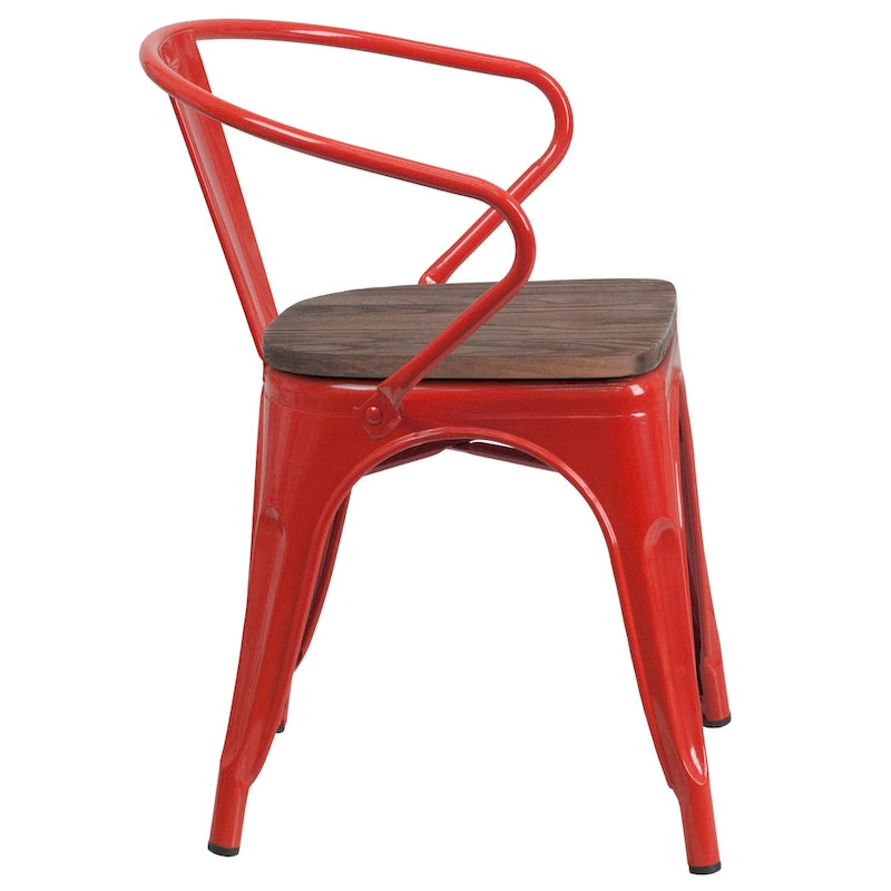 Chaise en métal avec assise et accoudoirs en bois