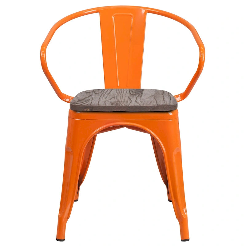 Chaise en métal avec assise et accoudoirs en bois