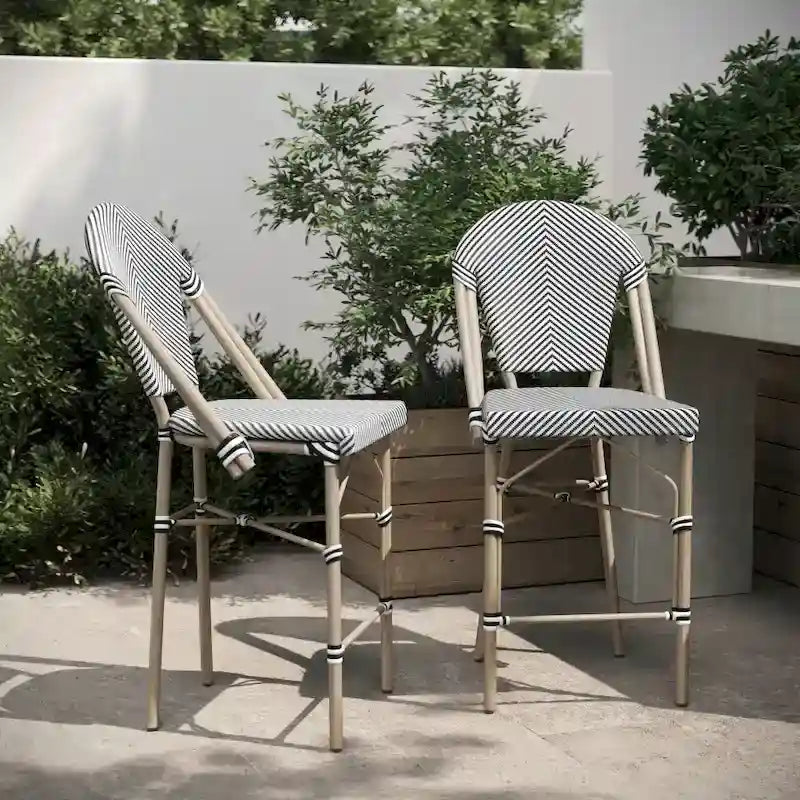Lot de 2 chaises de bistrot empilables avec structure en métal et assise en PE