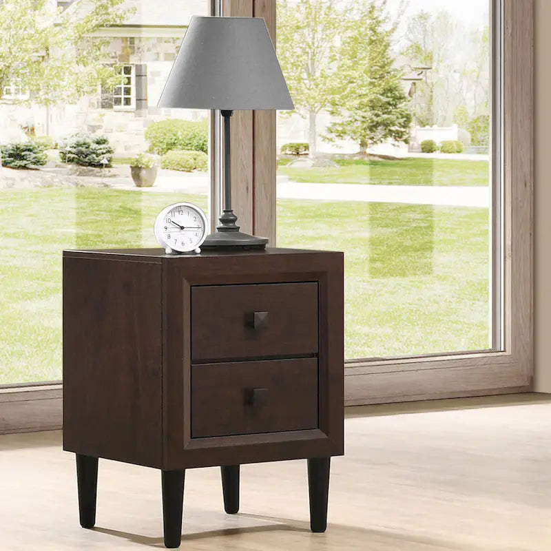 Table de chevet contemporaine Kaalaslupa en bois à 2 tiroirs par Carson Carrington