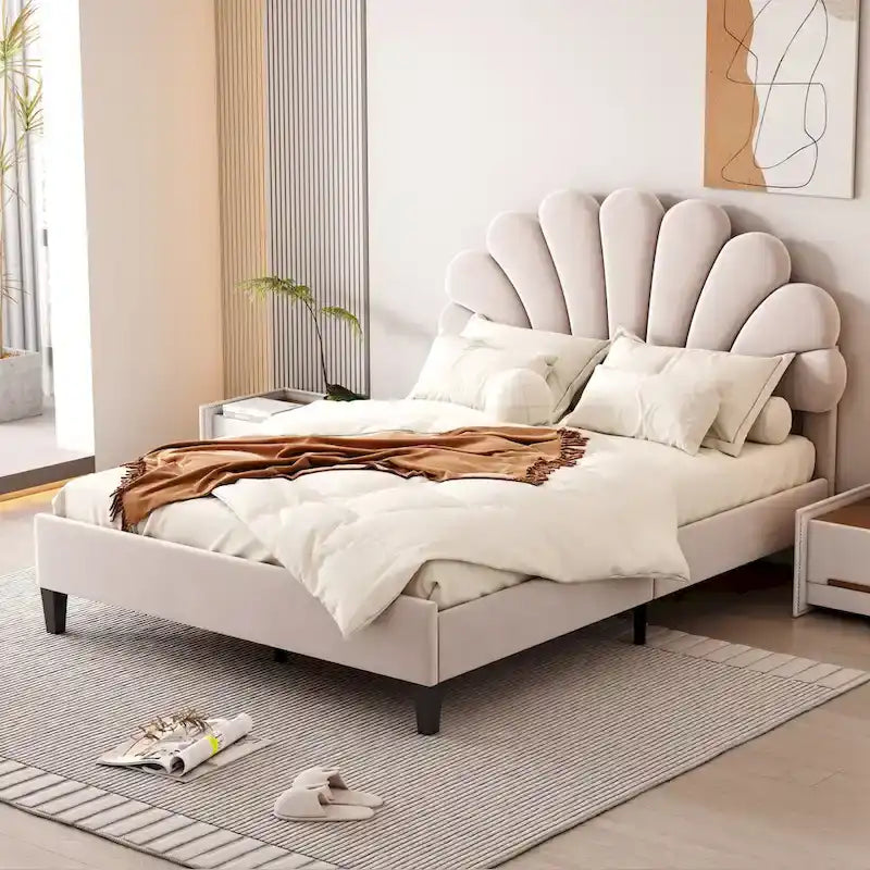 Lit plateforme rembourré avec tête de lit en velours à motif floral
