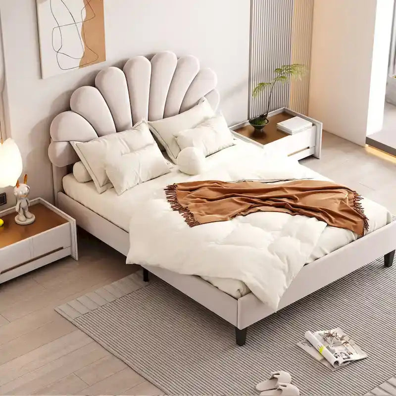 Lit plateforme rembourré avec tête de lit en velours à motif floral