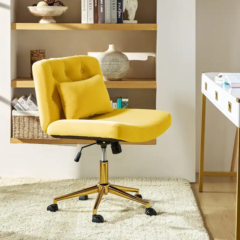 Fauteuil de bureau pivotant et inclinable Ollie Modern Flannel avec oreiller par HULALA HOME
