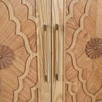 Grand meuble de rangement à porte sculptée fleurie avec poignée en métal