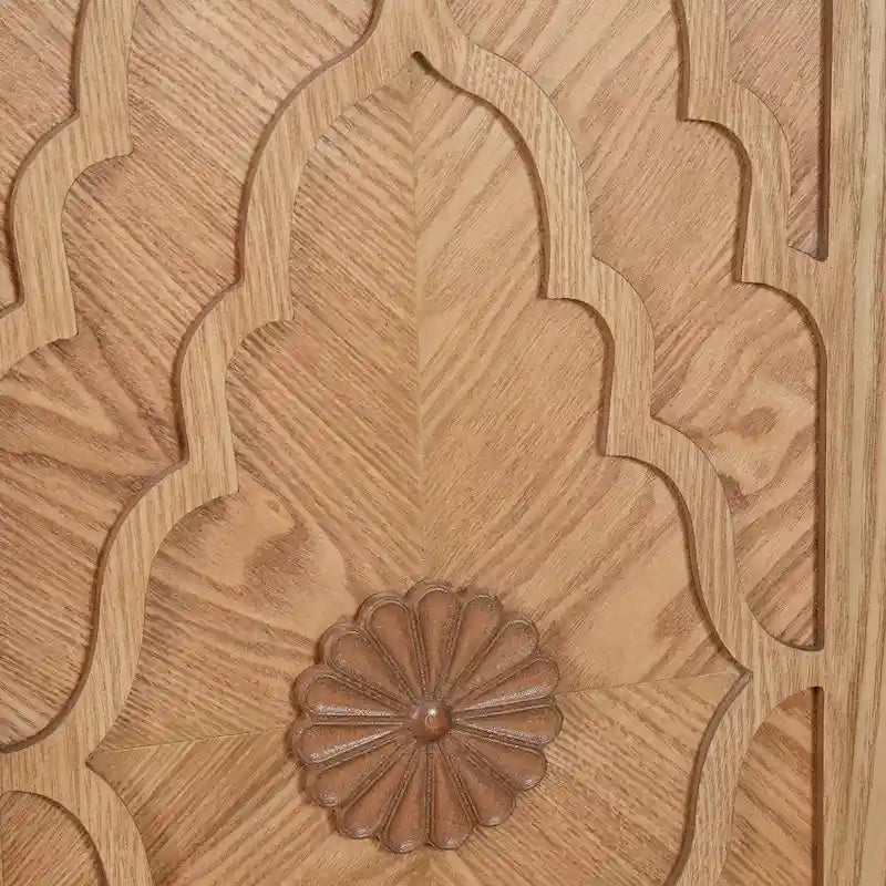 Grand meuble de rangement à porte sculptée fleurie avec poignée en métal